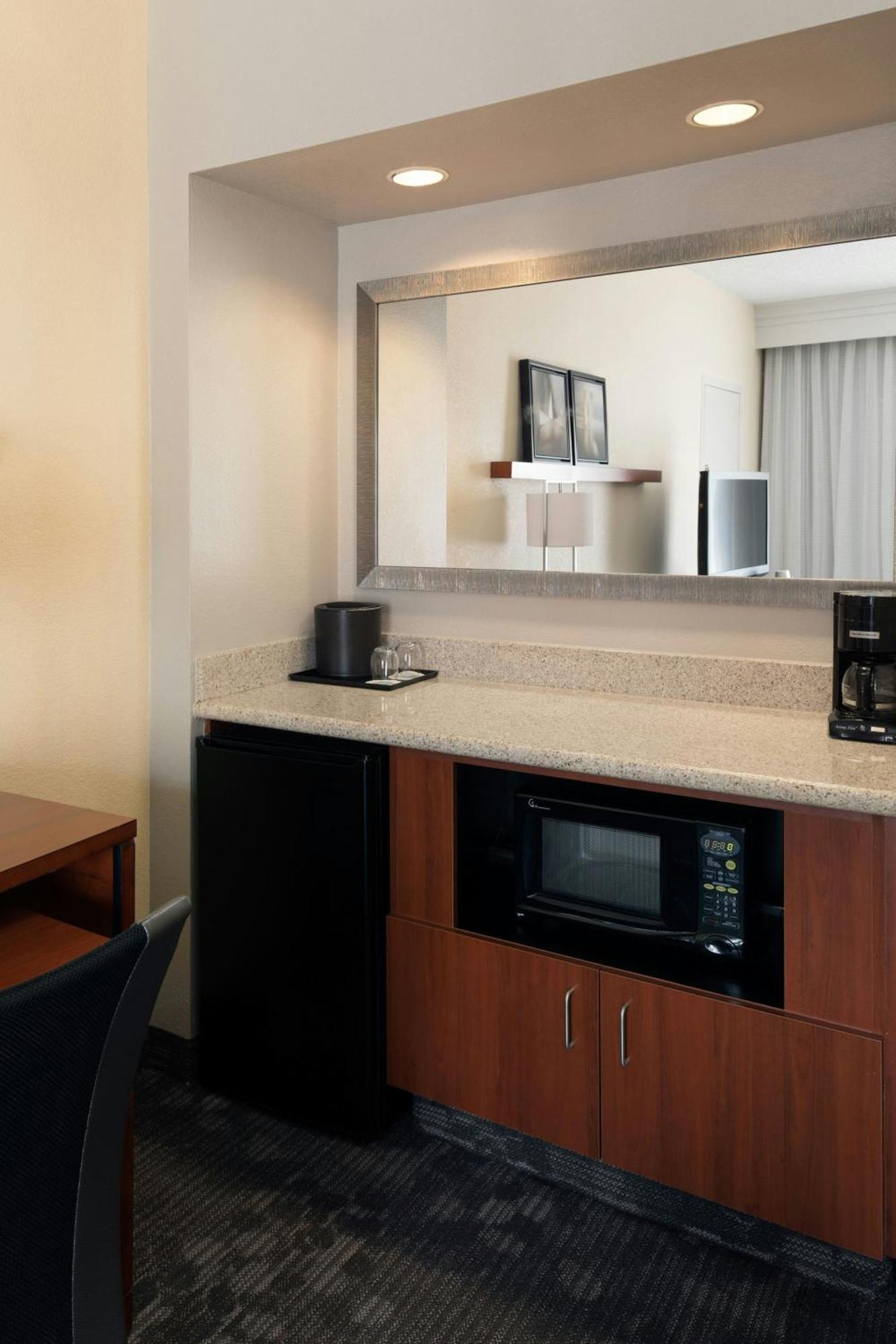 Courtyard By Marriott Denver Central Park Exterior photo