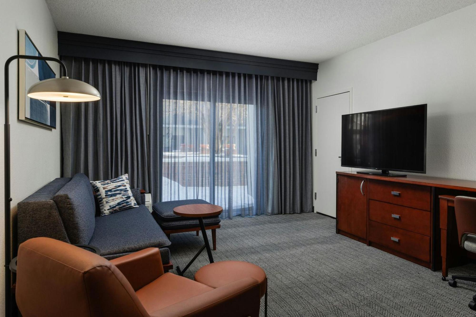 Courtyard By Marriott Denver Central Park Exterior photo